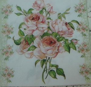 Салфетка букет роз код ТС1878, трехслойная, размер 33х33 см. На фото 1/4 салфетки.