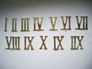 Набор цифр для часов (римские). Цвет: золото. Высота цифры: 3 см.