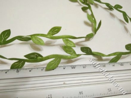 Лента с листиками атласная светло-оливковая 1 метр