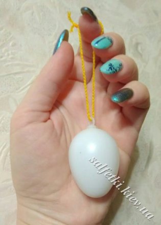 Яйцо пластиковое подвесное 4 см