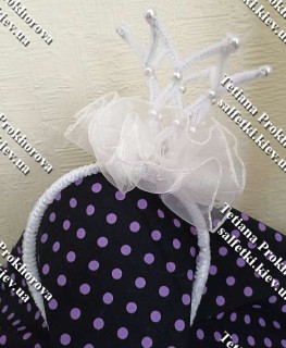 Корона на обідку біла