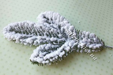 Гілка хвої лита &quot;Ялина зелена засніжена Лапка&quot; потрійна