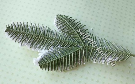 Гілка хвої лита &quot;Ялина зелена засніжена Лапка&quot; потрійна